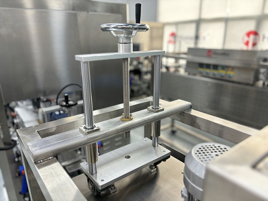Automatyczna maszyna do pakowania skracająca folie o pojemności 0-15 paczek/min
